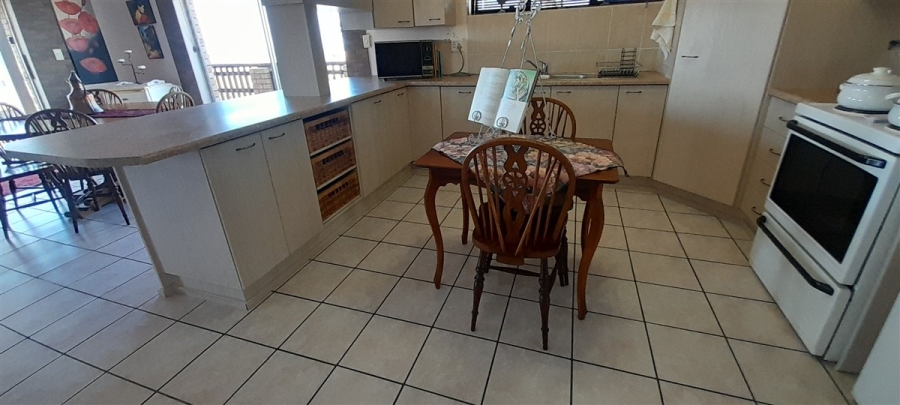 5 Bedroom Property for Sale in Wavecrest Eastern Cape